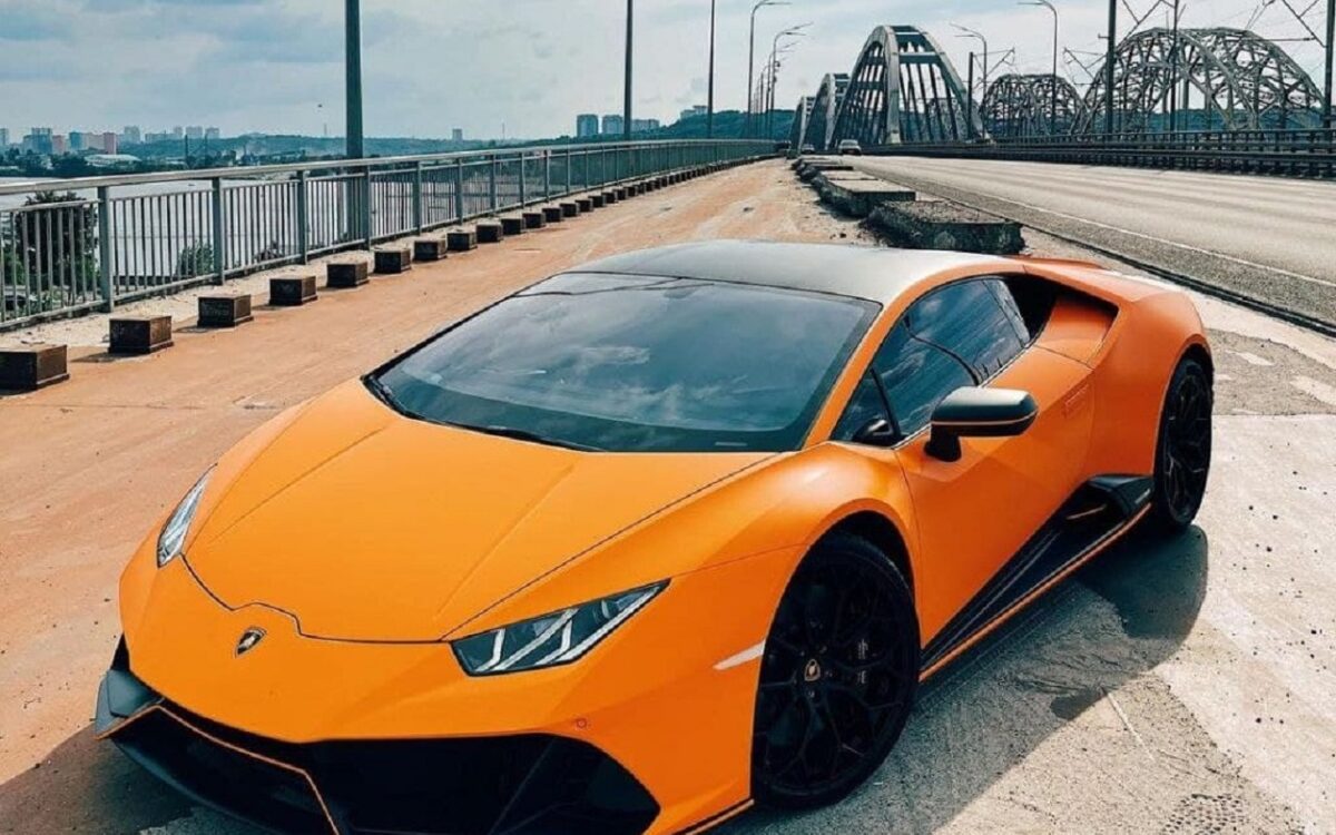В Украине появился яркий лимитированный суперкар Lamborghini 1