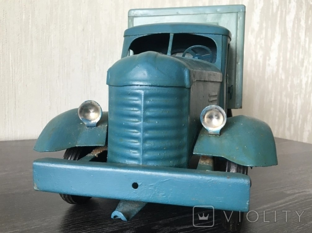 В Украине продали игрушечную модель грузовика по цене настоящего авто 2