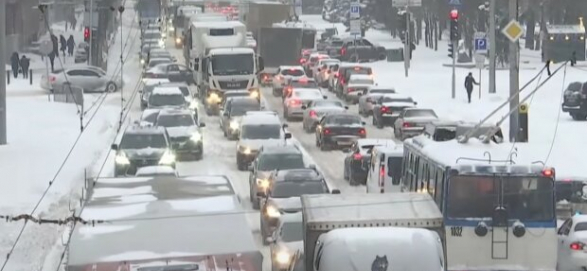 В Укргидрометцентре дали советы водителям, как действовать в снегопад