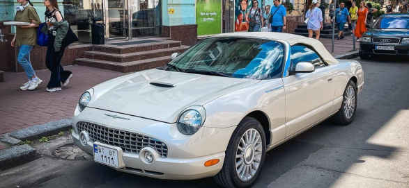 В Киеве заметили раритетный ретро автомобиль Ford 