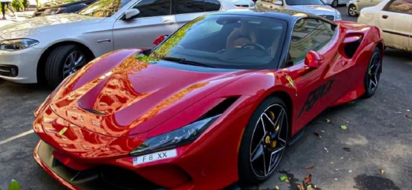 В центре Одессы заметили сверхмощный Ferrari за 300 000 долларов