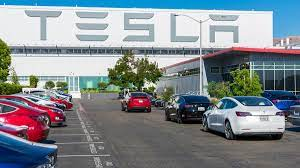 Tesla останавливает заводы в Китае и Германии