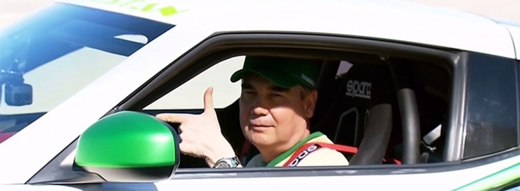 Президент Туркменистана доказал, что он «дрифт-король»