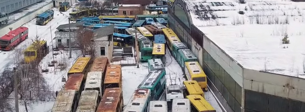 Впечатляющие кадры заброшенного автопарка в Киеве (видео)