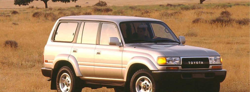 Toyota Land Cruiser помог паре уйти от бандитов с мачете в Кении