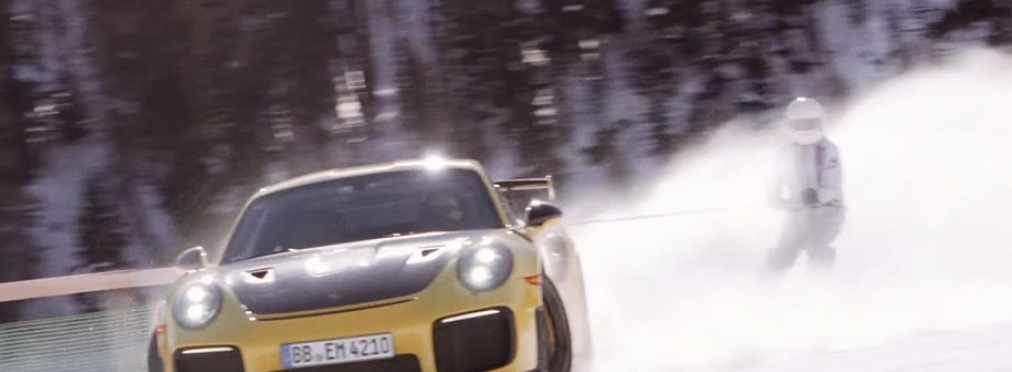 Два Porsche 911 прокатили лыжников по льду замерзшего озера
