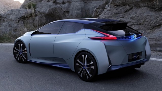 Новый Nissan Leaf «научится» тормозить педалью газа