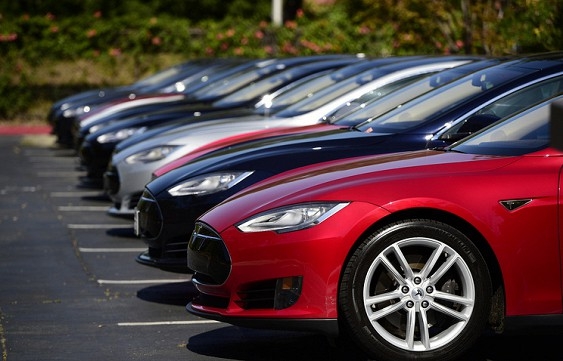 Компания Tesla просила владельцев «умалчивать» о неисправностях авто