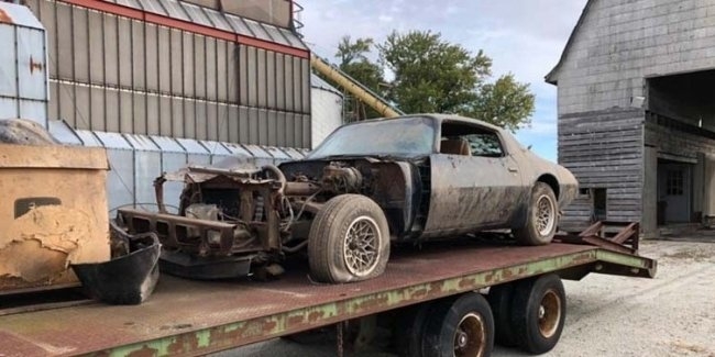 Редкий автомобиль легендарного актера простоял 40 лет в заброшенном гараже