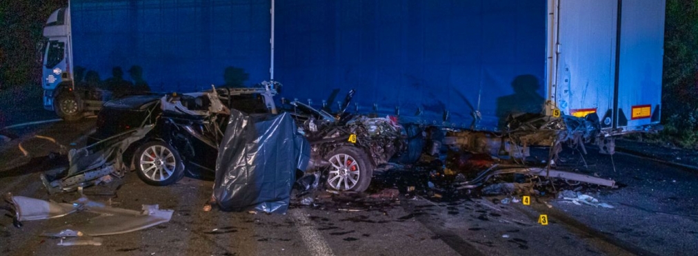 В Днепропетровской области Nissan столкнулся с грузовиком: Погибли двое мужчин и ребенок