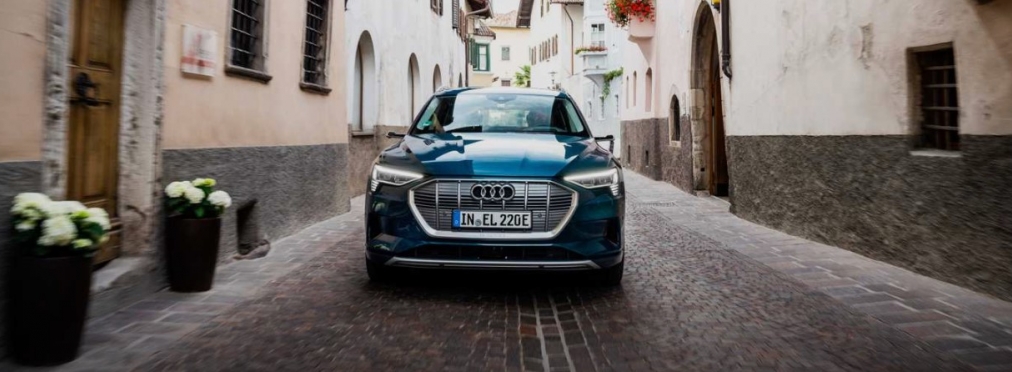 Кроссовер Audi e-tron пересек 10 границ за сутки