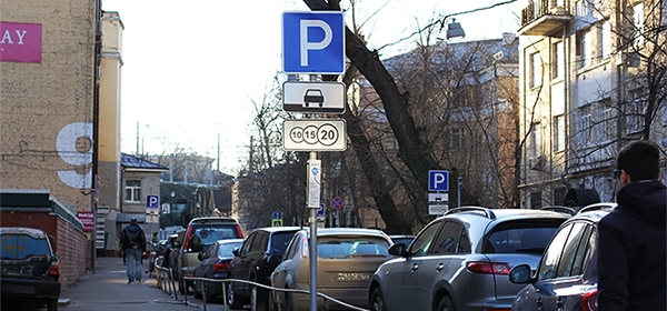 В определенные дни и часы киевские парковки будут бесплатными