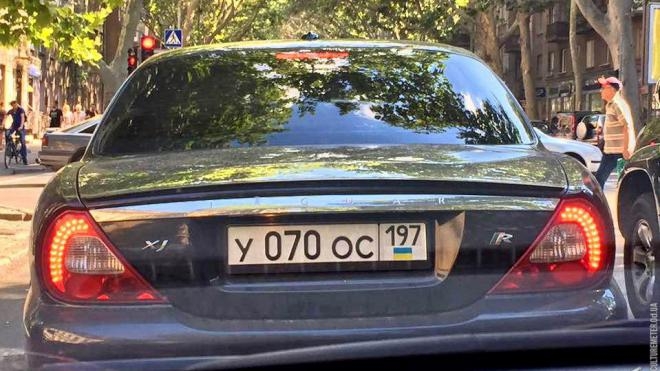 «Маскировка не удалась»: украинские номера на российских авто