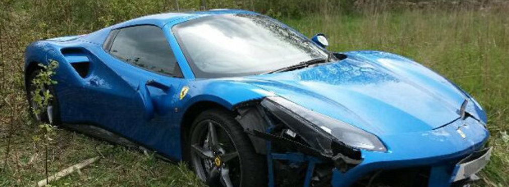 В Великобритании нашли брошенный в поле Ferrari