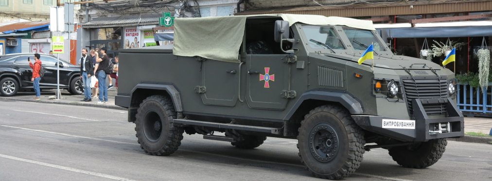 В Киеве заметили бронированный кабриолет отечественного производства