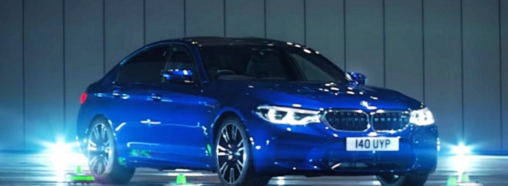 Новый BMW M5 «станцевал» с роботами