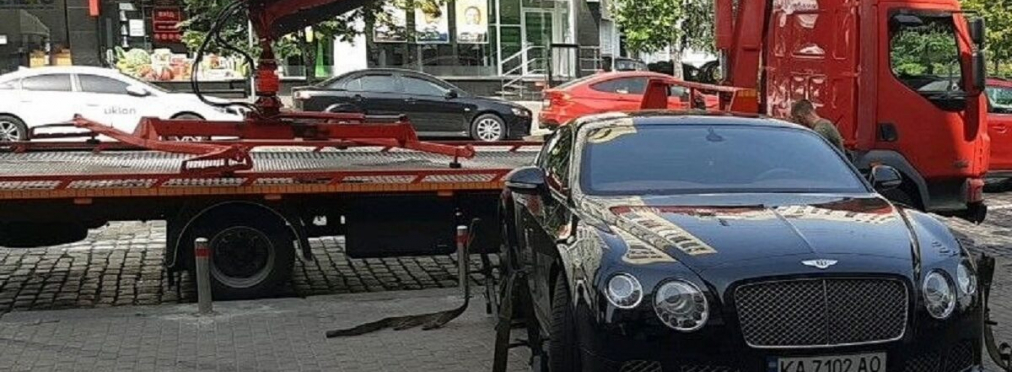 В Киеве эвакуировали на штрафплощадку роскошный Bentley