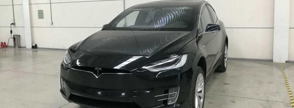 Мексиканцы превратили Tesla Model X в электрический бронемобиль