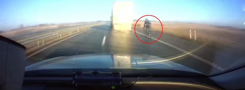 Полицейские остановили велосипедиста, который мчал на скорости 90 километров в час