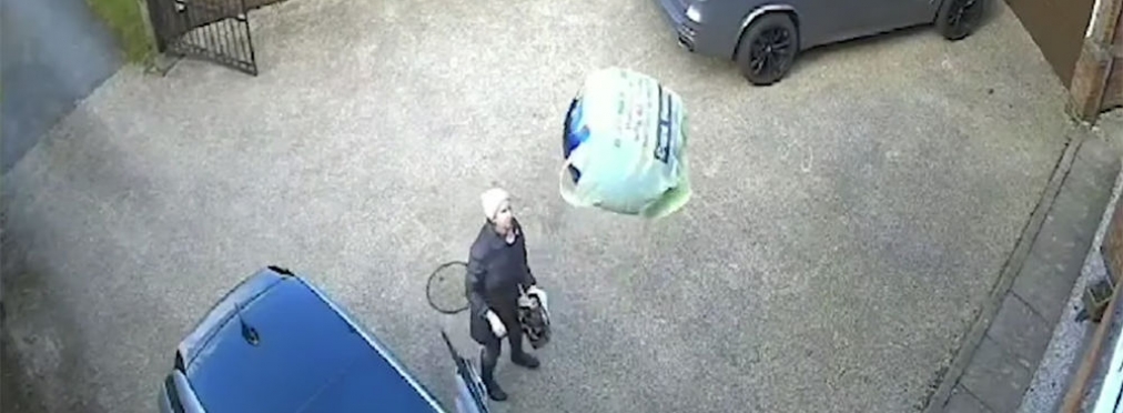 Настроение дня: грустное видео про выгрузку воздушного шара из машины