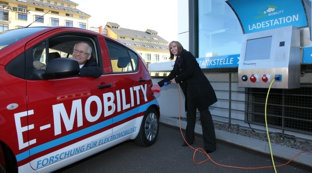 Немецкий автопром «дарит 5000 евро» покупателям электромобилей
