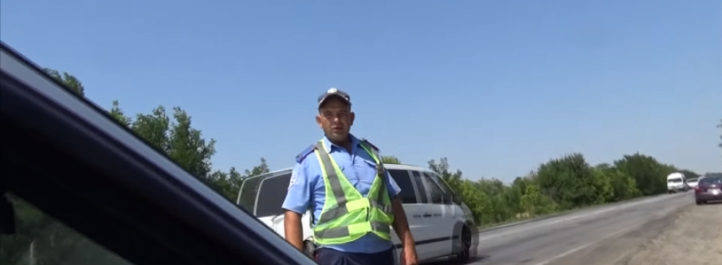 Активист дорожного контроля вынудил ГАИшников покинуть трассу