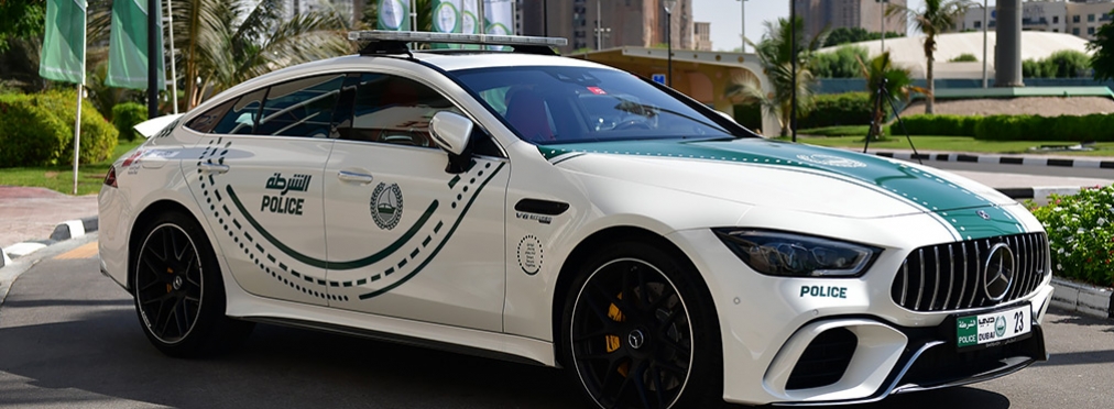 Автопарк полиции Дубая пополнил четырехдверный суперкар Mercedes-AMG