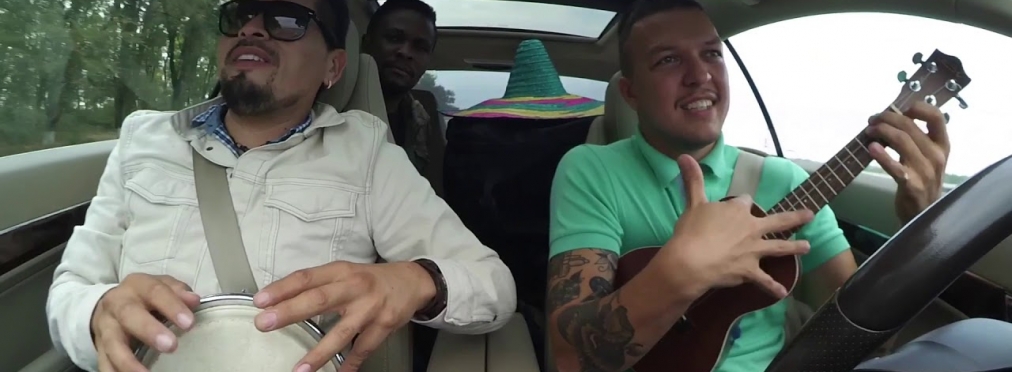 Мексиканцы удивили исполнением хита «3 сентября» за рулем автомобиля