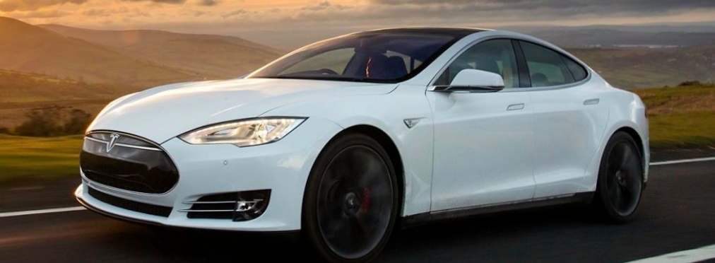 В Украине электромобиль Tesla стал участником ДТП