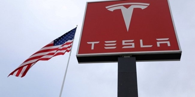 Tesla покинул третий за неделю топ-менеджер