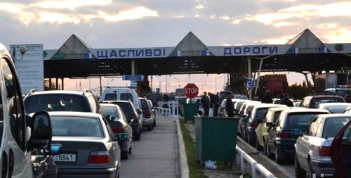 На границе Украины планируют ввезти электронную очередь