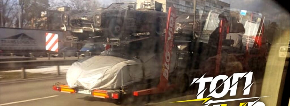 В Украине заметили автовоз с автомобилями стоимостью несколько миллионов долларов