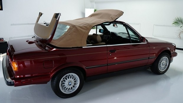 В интернете продается кабриолет BMW родом из 90-х