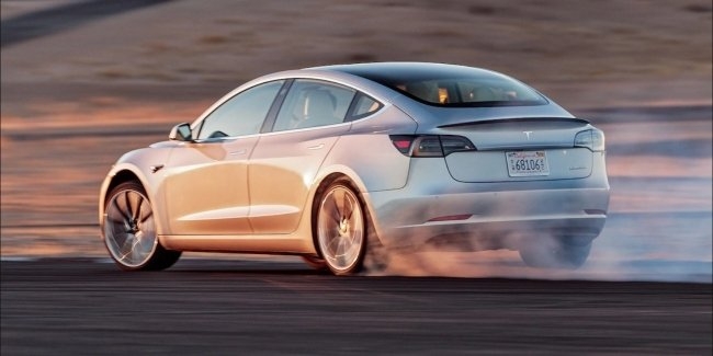 Когда на европейском рынке появится дешевая версия Tesla Model 3