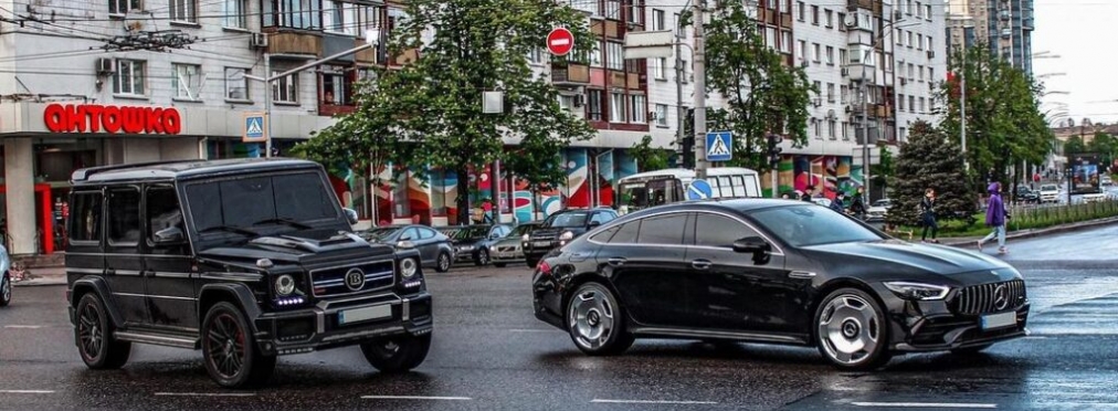 В Украине заметили крутой кортеж на Mercedes