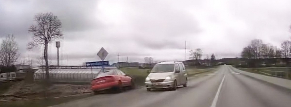 Подросток «перевернул Audi A4, пытаясь уйти от погони полицейских»
