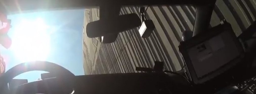 Полицейский снял на видео, как чуть не погиб, выходя из автомобиля на шоссе