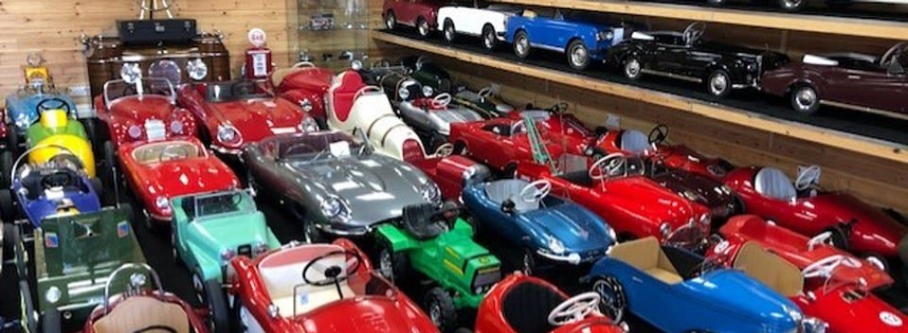 Крупнейшую коллекцию копий старинных автомобилей выставили на продажу