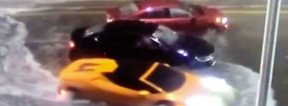 Lamborghini Huracan утонул в борьбе со стихией (видео)