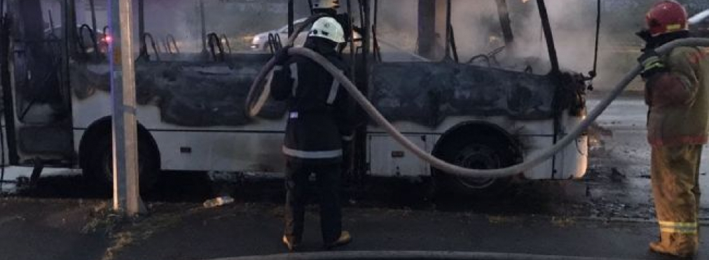 В Киеве выгорела маршрутка