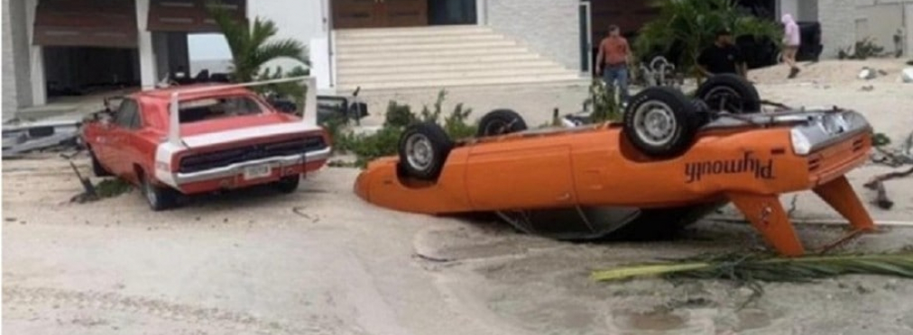 Ураган во Флориде сильно повредил редчайшие ретро-авто за 3 миллиона долларов
