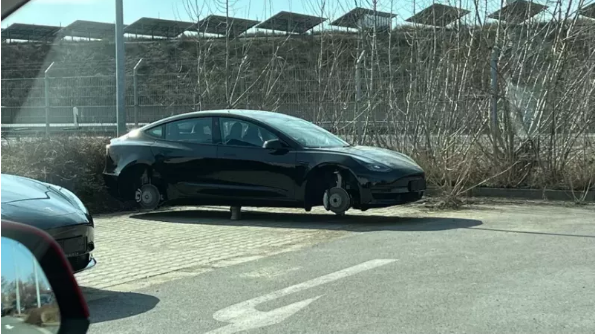 Грабители обокрали центр доставки Tesla в Германии