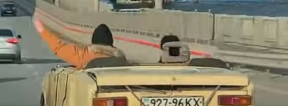 В Украине заметили самодельный кабриолет ВАЗ
