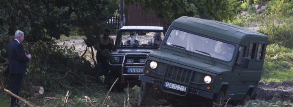 В Польше неравнодушные очевидцы помогли министру вытянуть авто из грязи