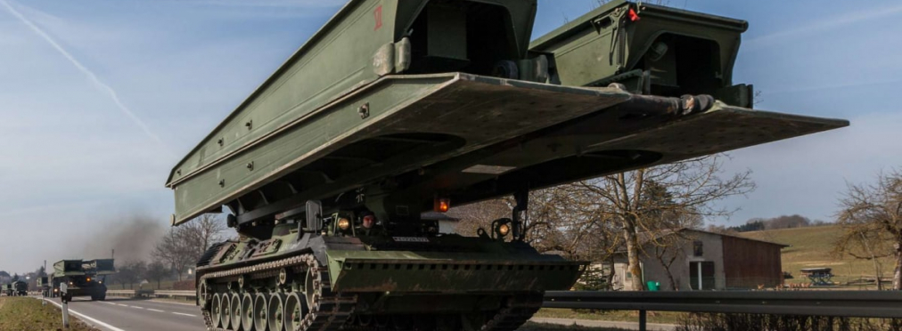 Германия передаст Украине 16 танков-мостоукладчиков Biber