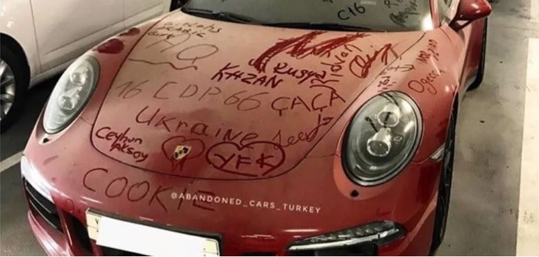В Турции нашли брошенный Porsche 911 с украинскими надписями