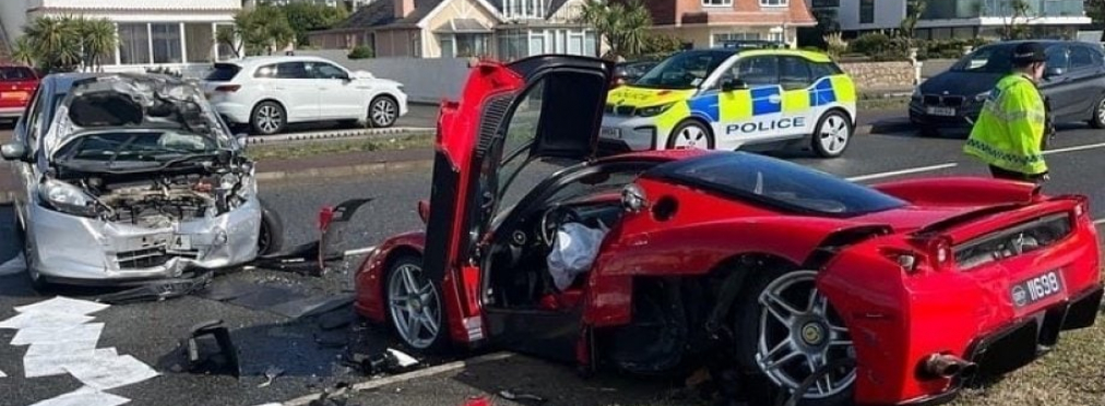 Работник автосалона разбил сверхдорогой Ferrari Enzo во время доставки покупателю