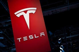 Эксперты высмеивают новый суперкар Tesla