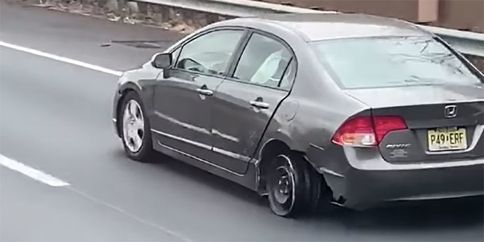 Honda Civic на колесном диске разогнаться до 100км/ч. (видео)