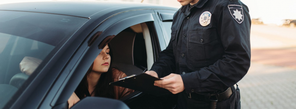 Если офицер не разъяснил водителю его права, то выписанный штраф является незаконным